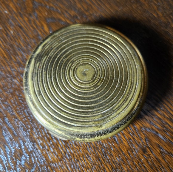 Vintage Floral and Gold Tone Compact. - Picture 4 of 9